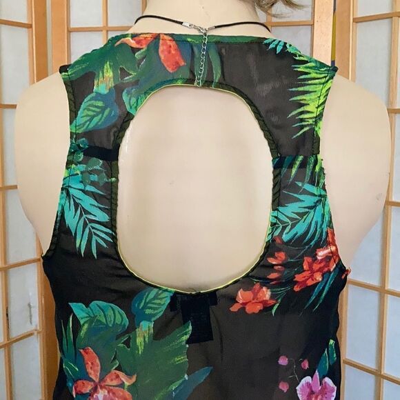 3/$20 Wet Seal Sheer Tank - Picture 4 of 6